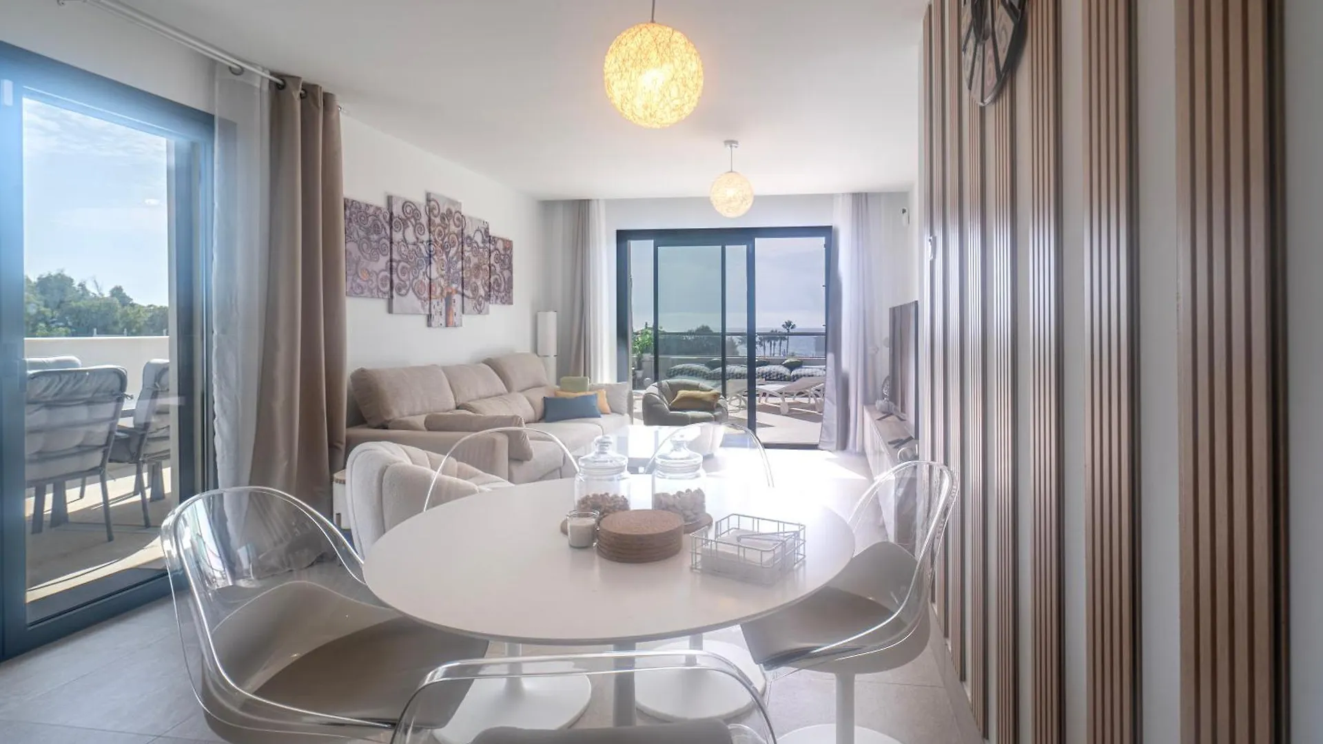 Sunny Casares I Apartment