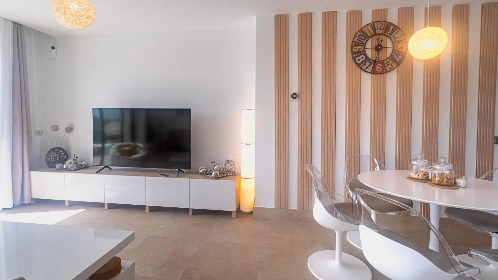 Sunny Casares I Apartment